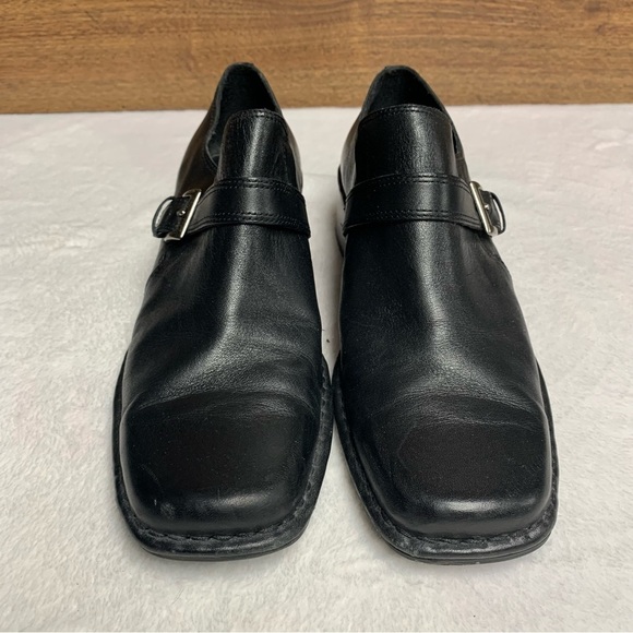 Bandolino black slip on shoes size 7.5. Slight one inch heel.  Stretchy - Picture 8 of 9